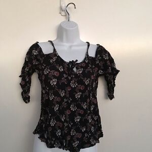 Hollister Floral Cold Shoulder Tie front blouse